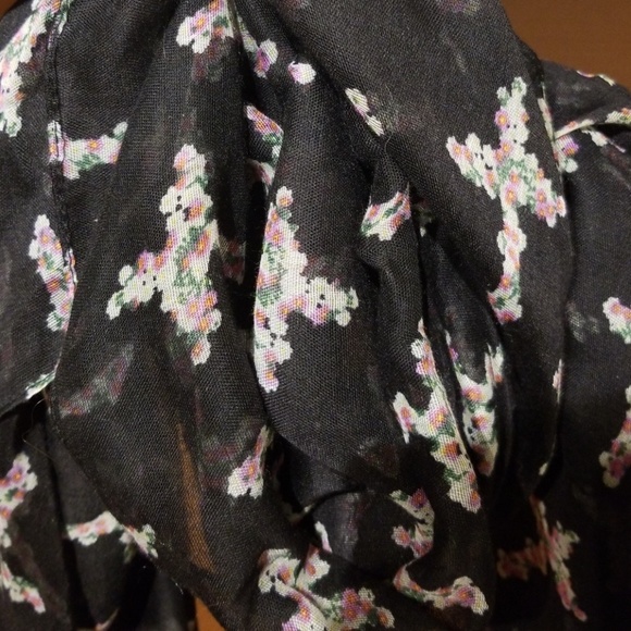 Floral cross scarf - Picture 2 of 4